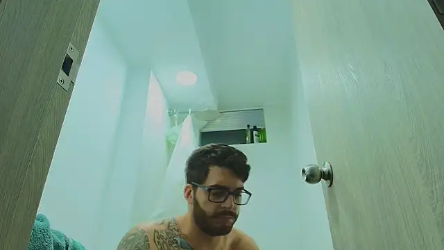 Chatroom XXX en direct de thomas_gun