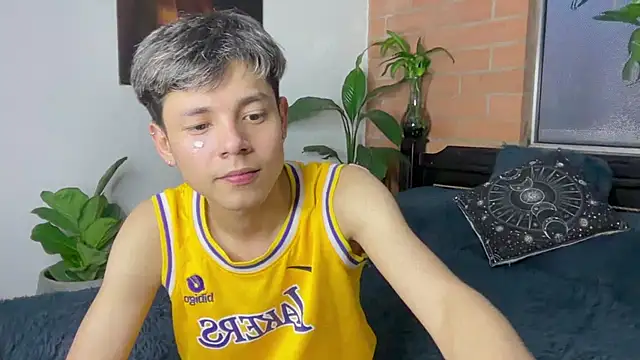 Andy_Belier23 即時 XXX 聊天