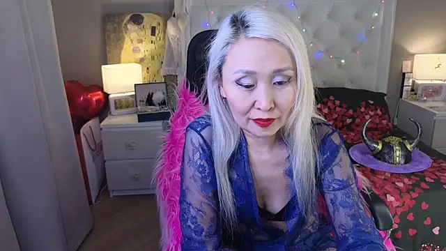 แชท XXX สดของ RoxalanaStar