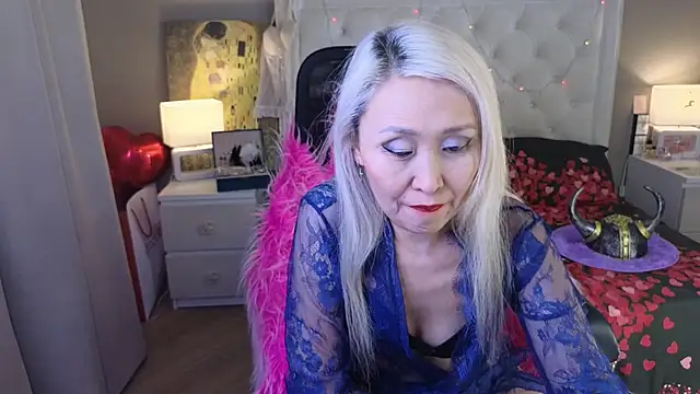 แชท XXX สดของ RoxalanaStar