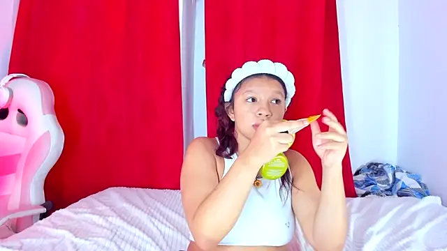 Emily_Coper18's Live XXX Chat