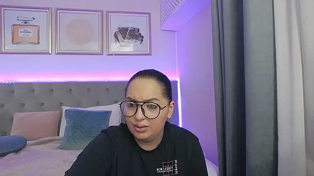 دردشة BustyAllyy الجنسية المباشرة