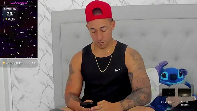 Show modela luigiferrara na web-kameri