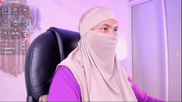 Pokazy przed kamerką – saray_halam