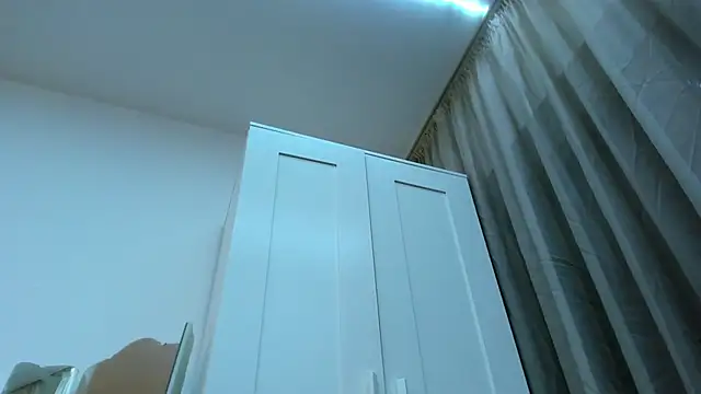 Anyssia: онлайн-секс-чат