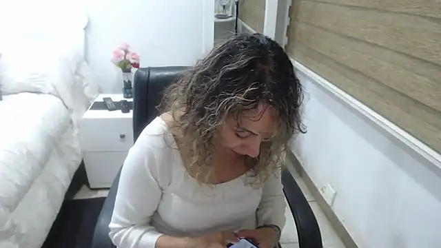 jesy_hot: απευθείας συνομιλία ΧΧΧ