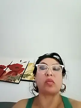 Chatroom XXX en direct de katysquirtdirty