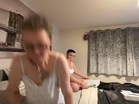 Chat +18 de Curvy-Jinx ao vivo