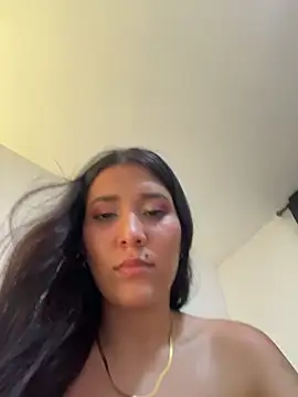 Chatroom XXX en direct de IsabellaJoness_