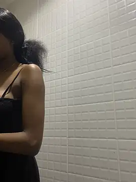 hot_daily: διαδικτυακό σόου στην κάμερα