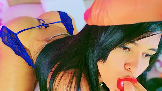 CharlootteEvans live XXX chat