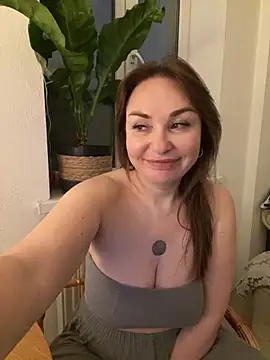 Chat +18 de Syverelle ao vivo