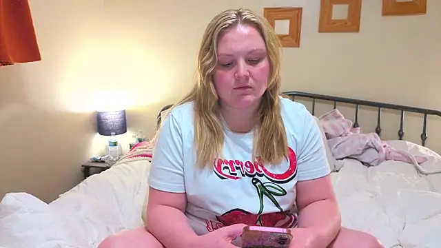 PhatAssBlond's Webcam Show