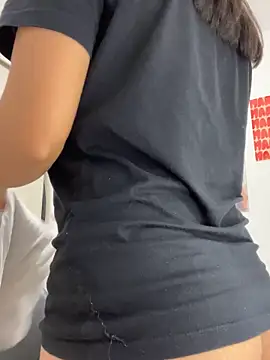 Cat2525 Adlı Modelin Canlı XXX Sohbeti