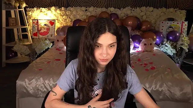 BabyFlowerr Adlı Modelin Canlı XXX Sohbeti