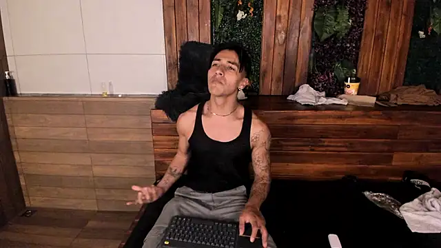 Andy_Joy_ Live XXX-Chat