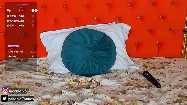 VallerieJones' Live XXX Chat