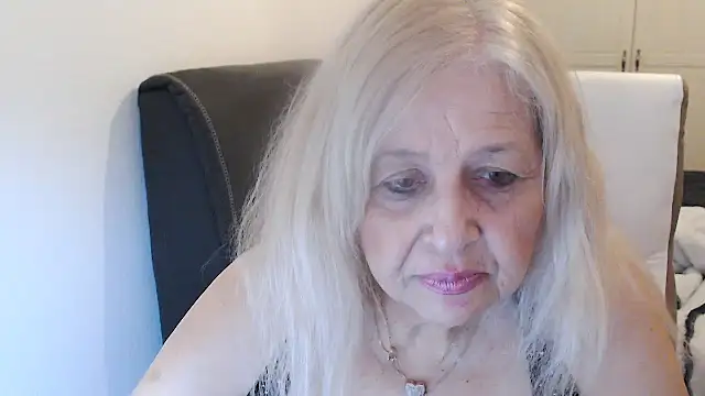 SusiLifeXXX: вебкам-шоу