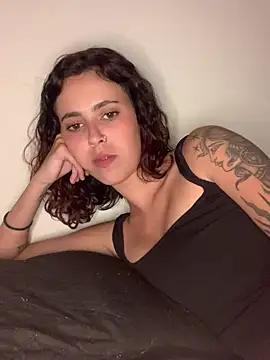 ninapellegrini17 即時 XXX 聊天