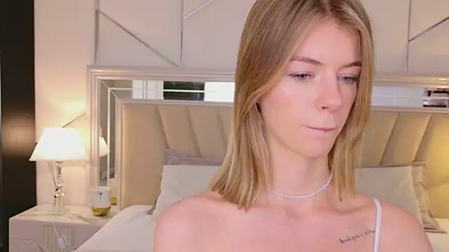 MeganMour Chat XXX live