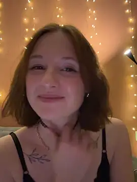 AlinaFoxyy webcam show