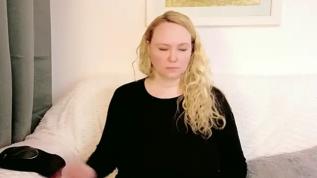 Sarah4you live XXX chat