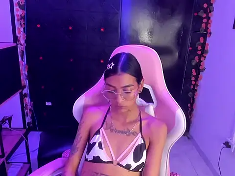 KarlaSlutSkinny__ Chat XXX live