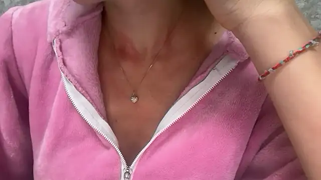 Angelinaa19 webcam show