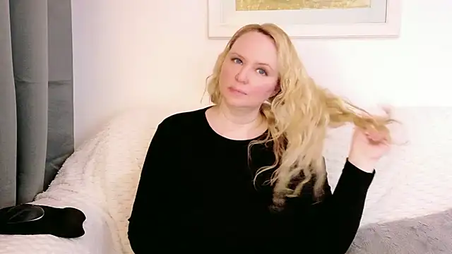 Sarah4you live XXX chat