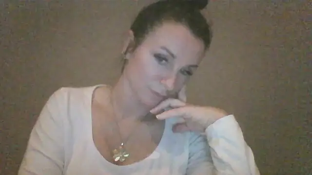 Justnani001 élő XXX-chatje