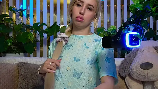 XXX chat uživo modela FlowweerGirl