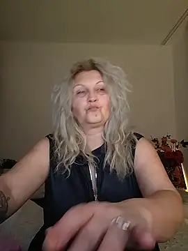 Divineblond 即時 XXX 聊天