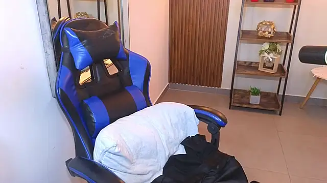 Kenya--Buhle 网络视讯表演