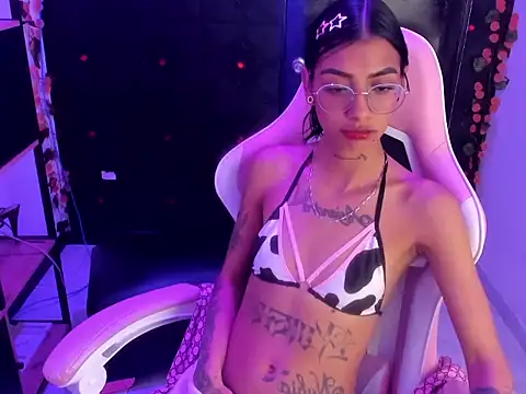 Czat XXX na żywo – KarlaSlutSkinny__