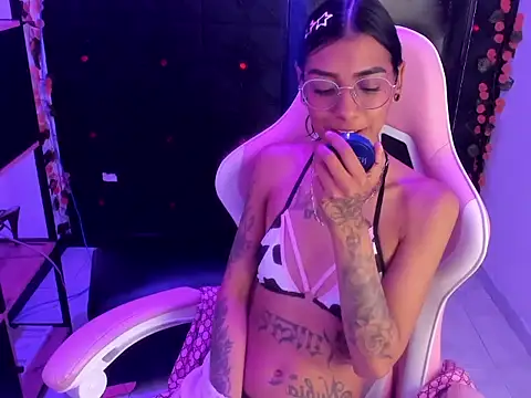 Chat XXX Live KarlaSlutSkinny__