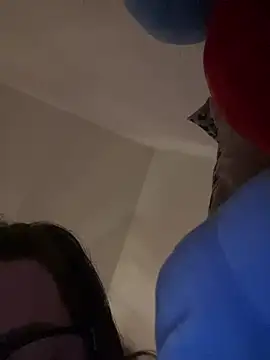 louveee6 Pertunjukan Webcam