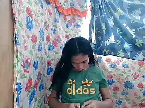 PinaySkinnyGirl Adlı Modelin Canlı XXX Sohbeti