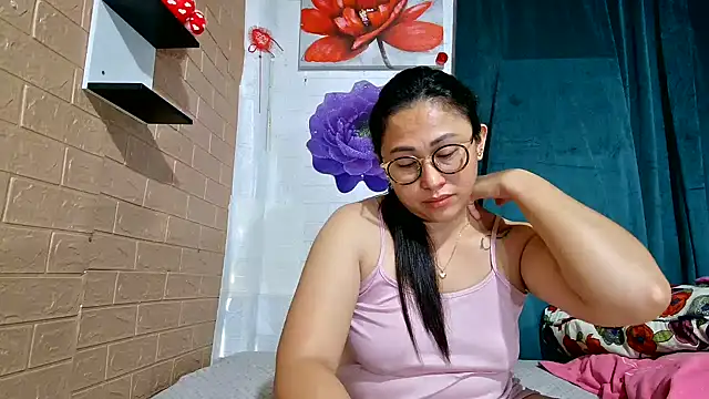 Ugly-Filipina Adlı Modelin Canlı XXX Sohbeti