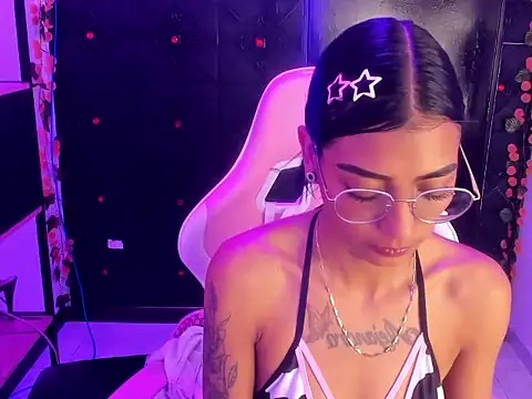 Chat +18 de KarlaSlutSkinny__ ao vivo