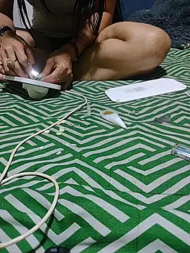 SHARLOT2427 – Naživo XXX chat