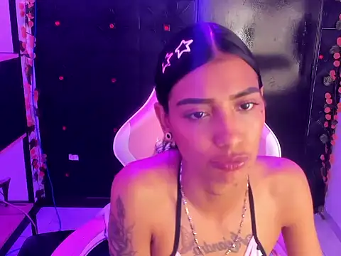 Živý XXX chat KarlaSlutSkinny__