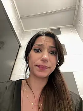 -_MiaQueen_-'s Live XXX Chat