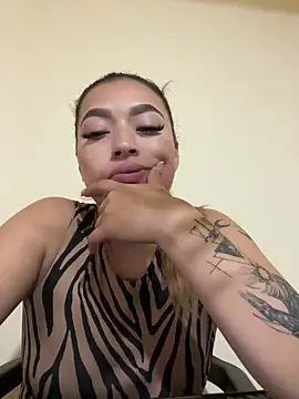 kenda777 Adlı Modelin Canlı XXX Sohbeti