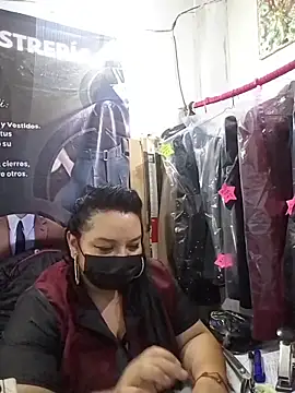 Show modela MyhixelAdanMhanzy na web-kameri