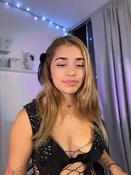 XXX chat uživo modela JoselinFlower_