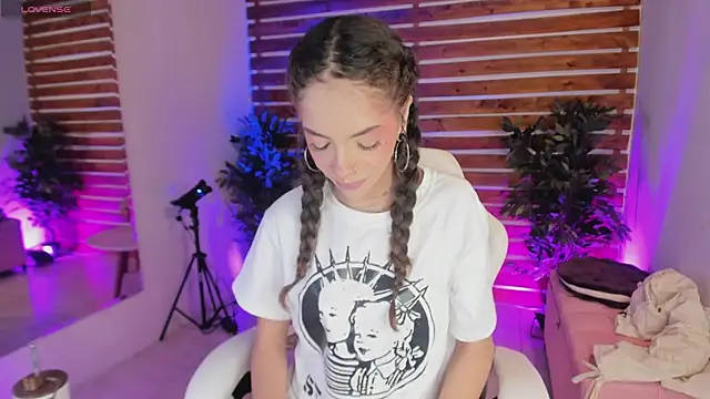 Chatroom XXX en direct de Sapphire_Venuss