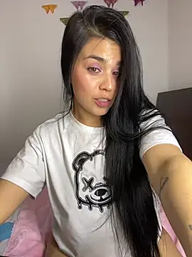 sophyy_white Adlı Modelin Canlı XXX Sohbeti