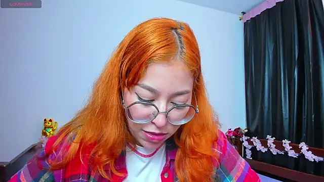 Pertunjukan Kamera Web _Moon_Johnson