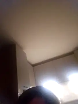 PIEKNAMISIA84 Adlı Modelin Canlı XXX Sohbeti