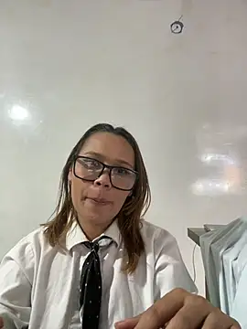 Chat +18 de SophiaQueens ao vivo